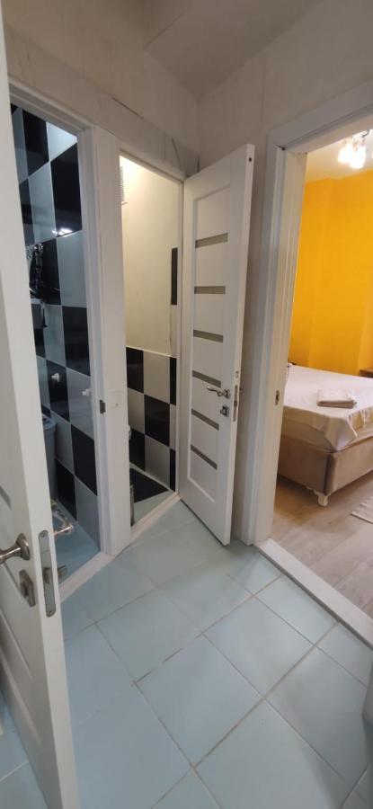 One Room With A Shared Bathroom 키시나우 외부 사진