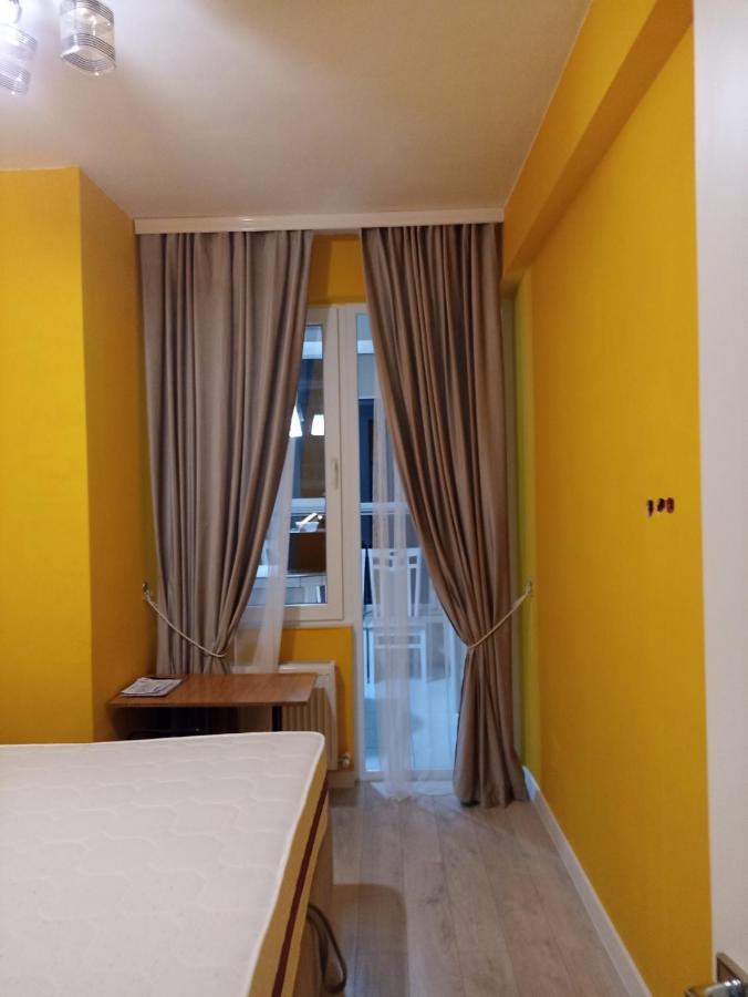 One Room With A Shared Bathroom 키시나우 외부 사진